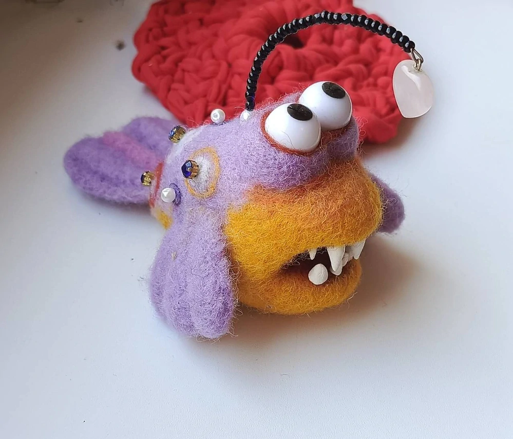 Plstěná dekorace „Mořský ďas“