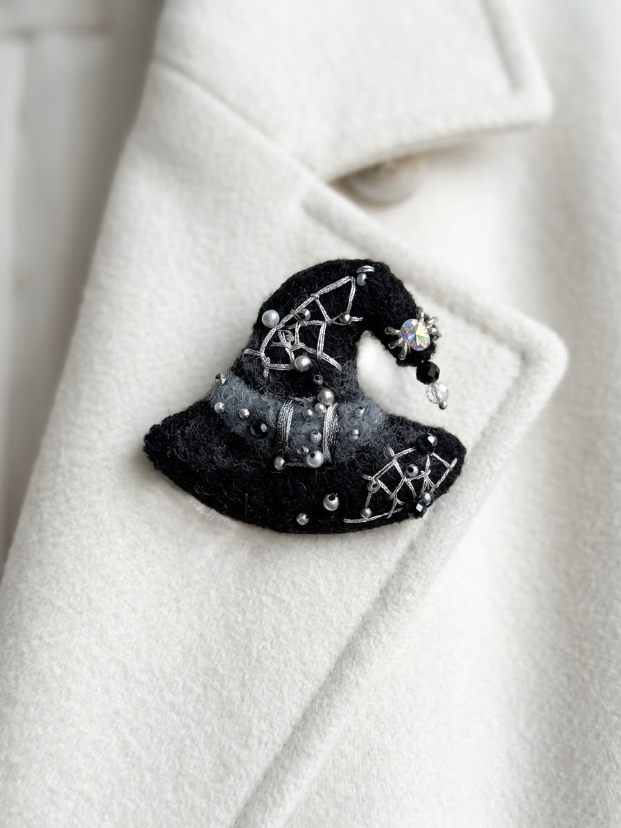 Plstěná brož halloweenský klobouk