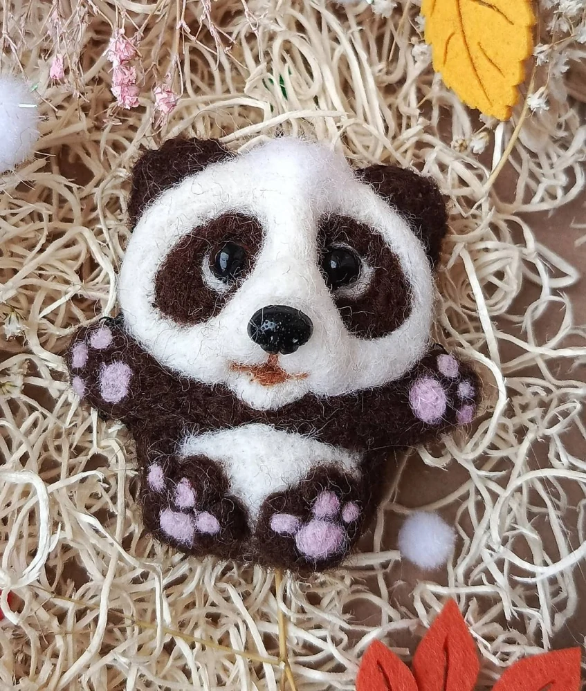 Plstěná brož panda