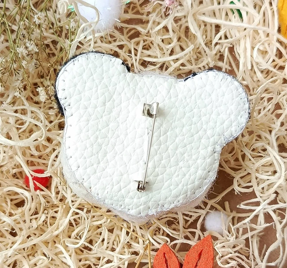 Plstěná brož panda