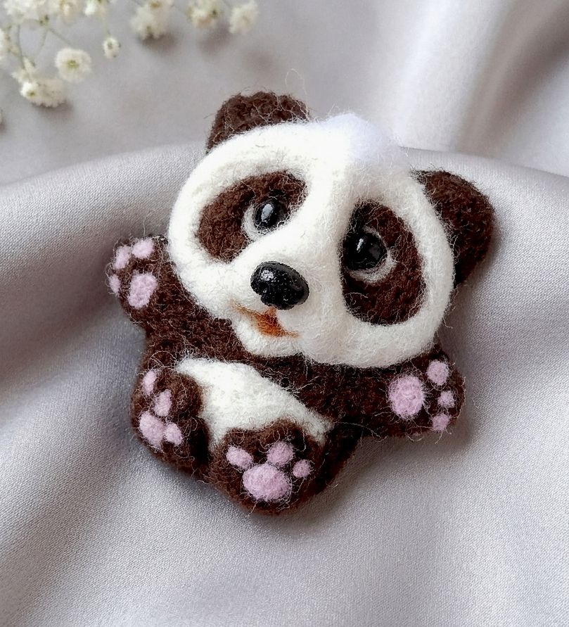 Plstěná brož panda