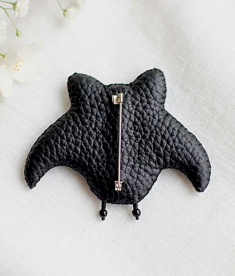 Plstěná brož netopýr