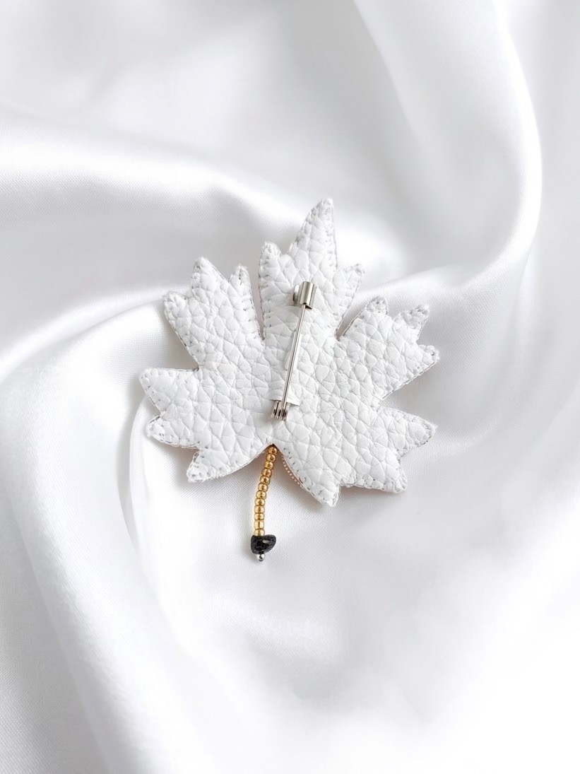 Brož javorový list jantar