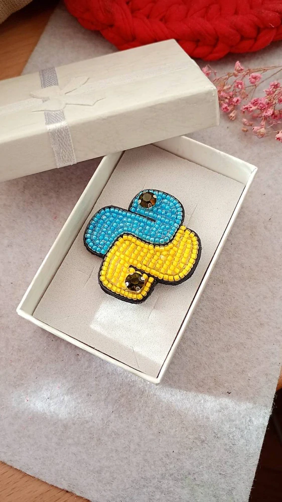 Korálková brož Python