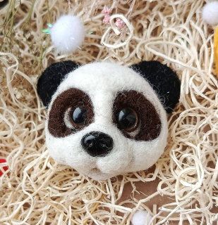 Plstěná brož panda