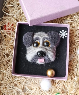 Plstěná brož pes mops