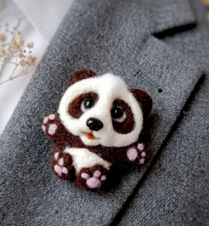 Plstěná brož panda